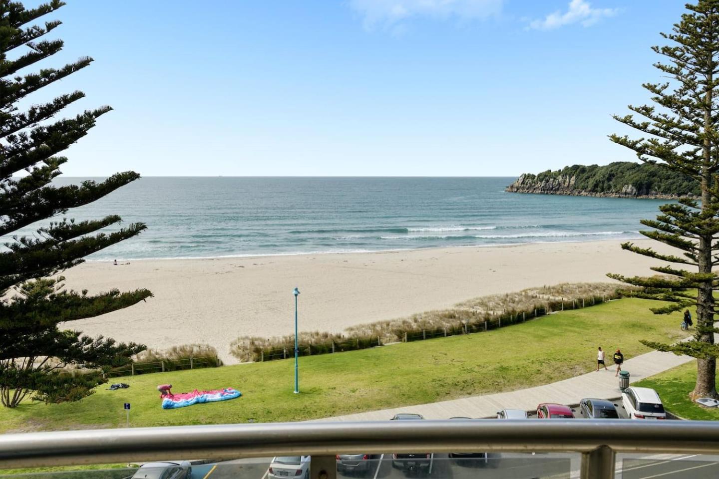 Apartament Oceanside Bliss - Absolute Beachfront - Uninterrupted Ocean Views With Pool Mount Maunganui Zewnętrze zdjęcie