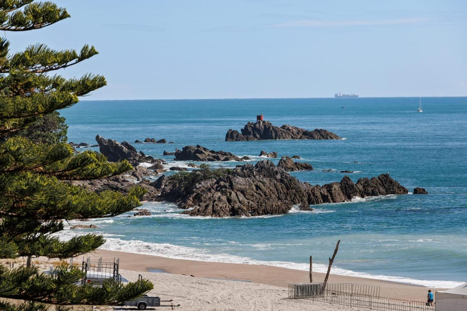 Apartament Oceanside Bliss - Absolute Beachfront - Uninterrupted Ocean Views With Pool Mount Maunganui Zewnętrze zdjęcie